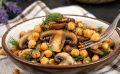 Насыщенное рагу с грибами и нутом: идеальный ужин без мяса