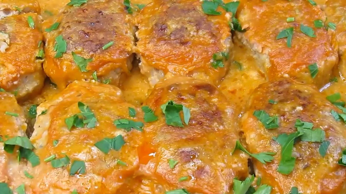 Сочные гречаники с ярким соусом: удивите свою семью!