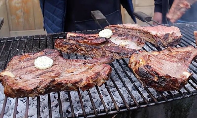 Секреты идеального армянского шашлыка: от выбора мяса до подачи