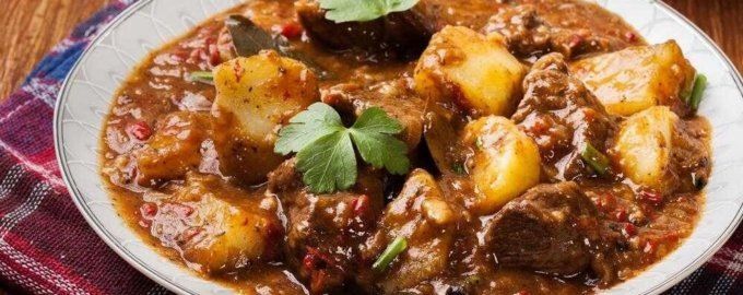 Сочный аромат: говядина с картошкой в томатно-горчичном соусе